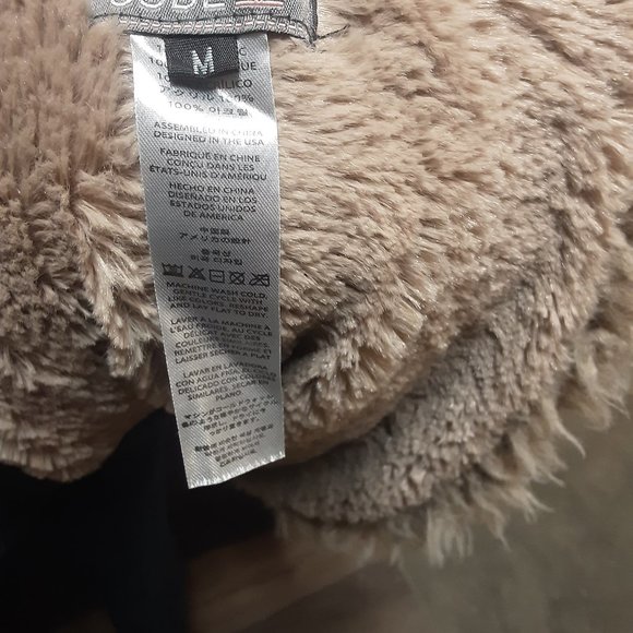 Code faux fur hooded vest - Picture 4 of 4